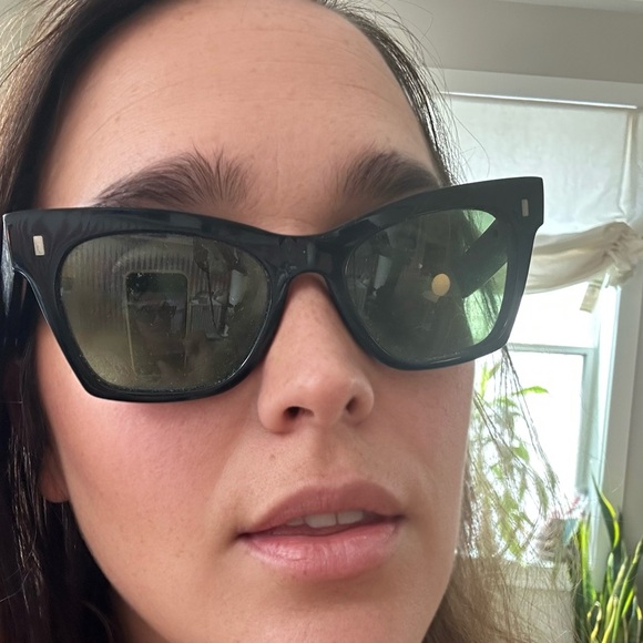 CELINE
Rectangular cat-eye sunglasses. Minimal signs of wear. - Picture 7 of 11